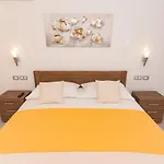 Διαμέρισμα Rozali *
