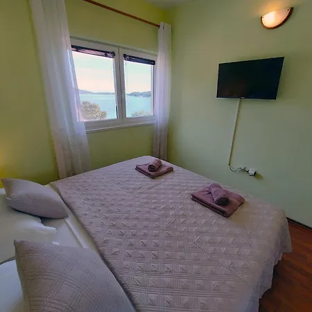 Rozali Apartment Tisno