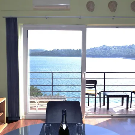 Rozali 아파트 티스노